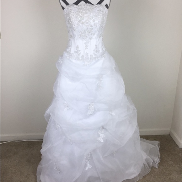 David's Bridal Dresses & Skirts - David's Bridal White Beaded Lace Wedding Gown